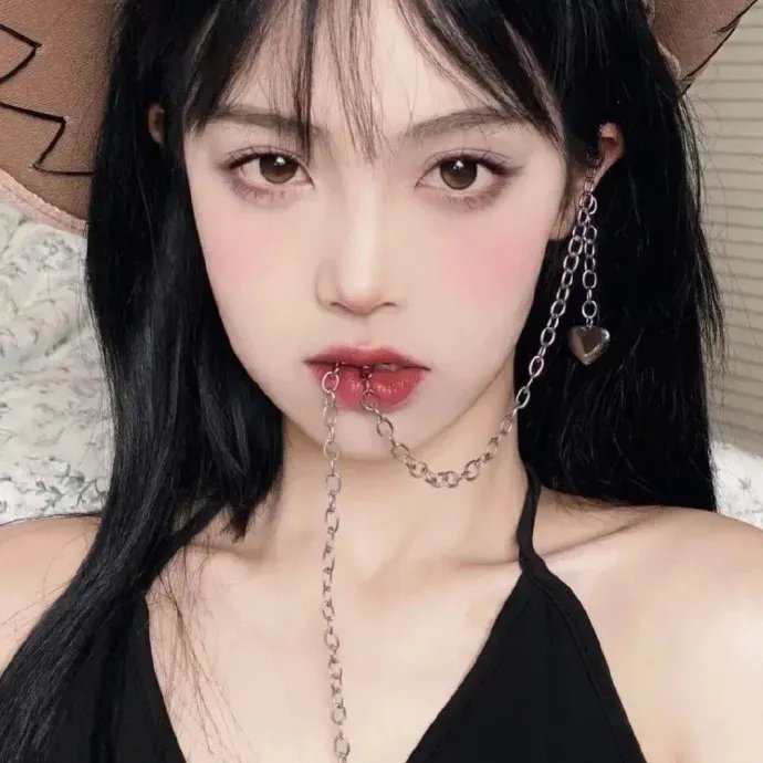 笼中女